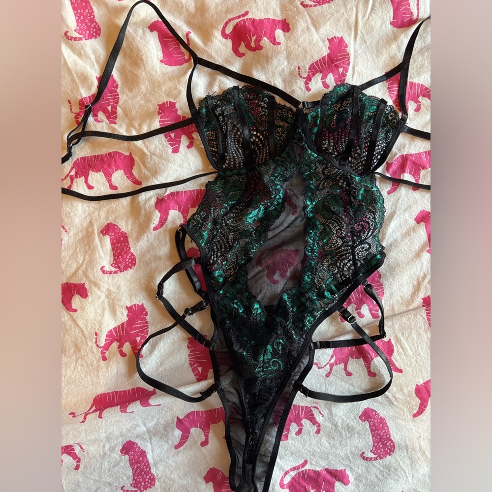 Avidlove lace bodysuit SZ M